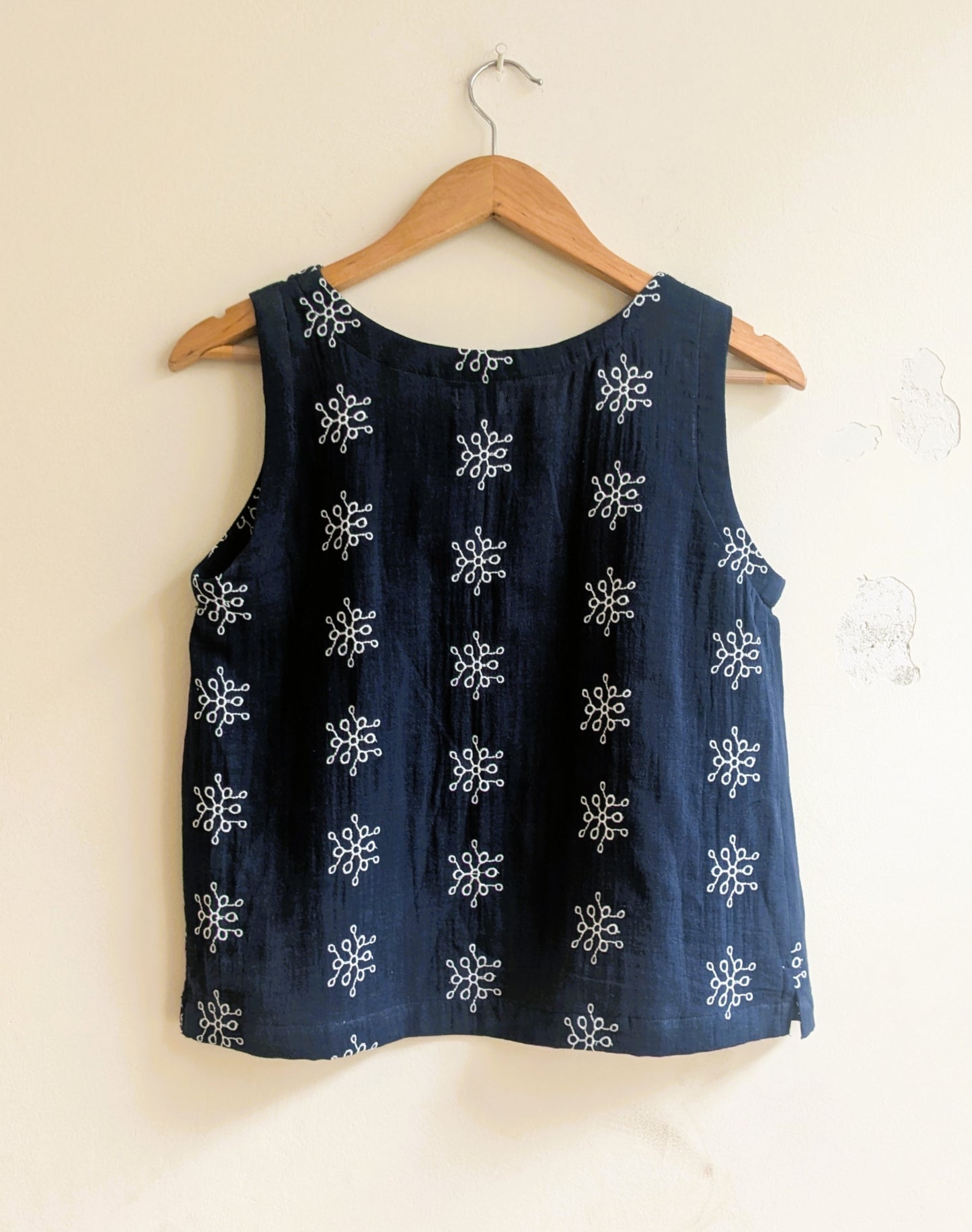 Women's sleeveless cotton top in navy blue - back image