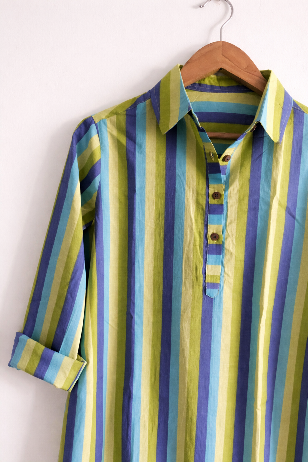 Women's cotton regular kurta, long sleeves with cuff and collar neck in blue and green stripes - closeup image