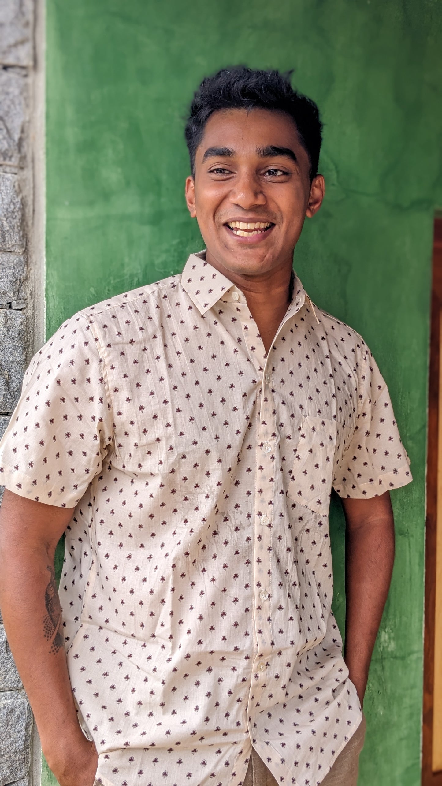 Men's regular fit cotton half sleeves shirt with clover print - Closeup Image