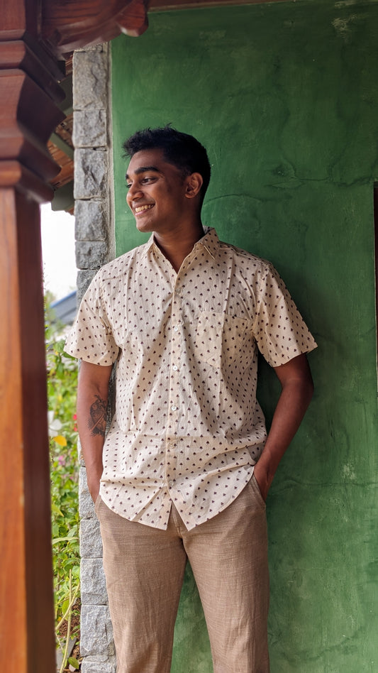 Men's regular fit cotton half sleeves shirt with  clover print - Front Image