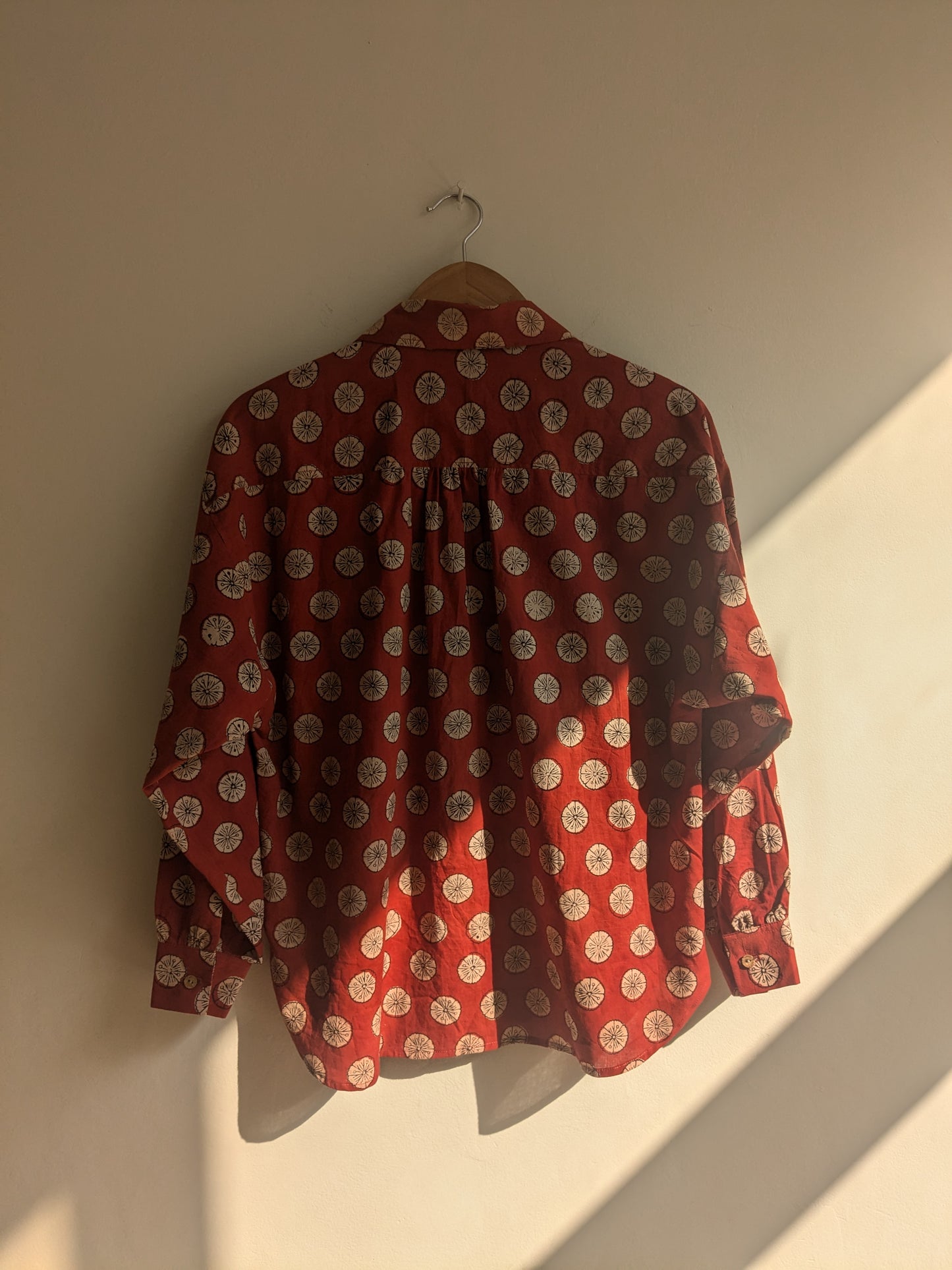 Chemise surdimensionnée pour femmes | Impression en bloc | Bleu foncé