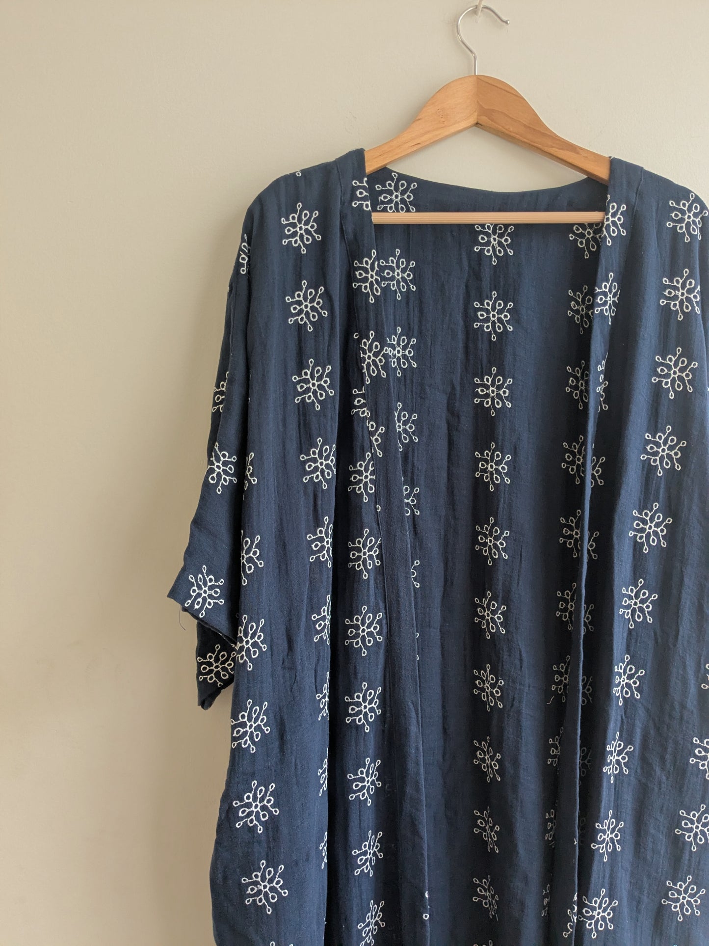 Women's Dojo Wrap - Long, cotton in navy blue and white floral print. - close up image