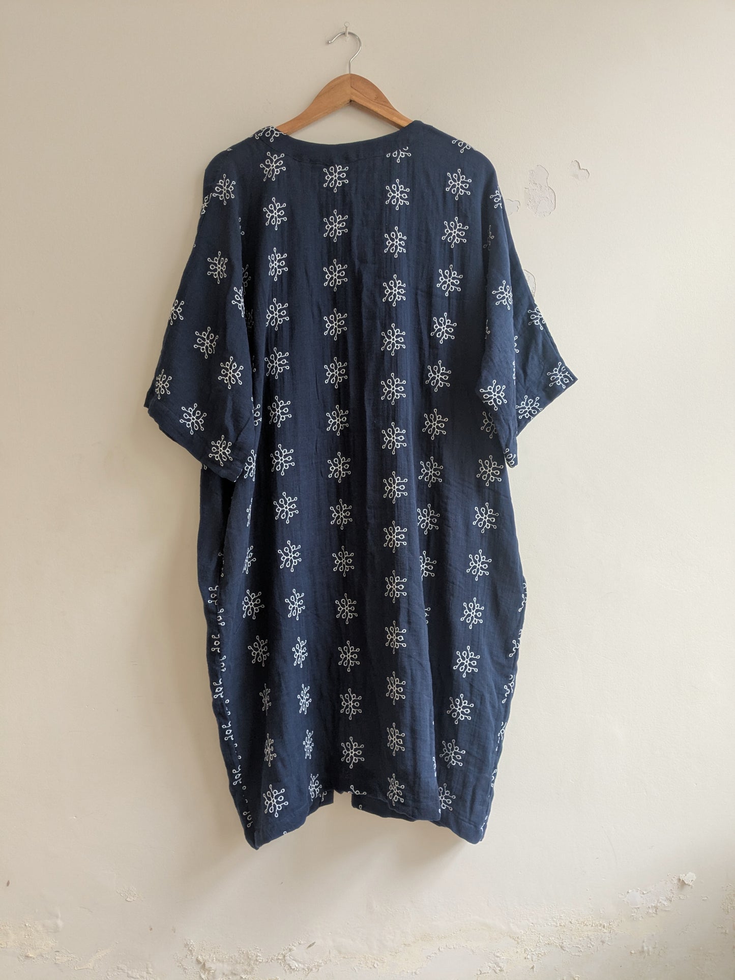 Women's Dojo Wrap - Long, cotton in navy blue and white floral print. - back image