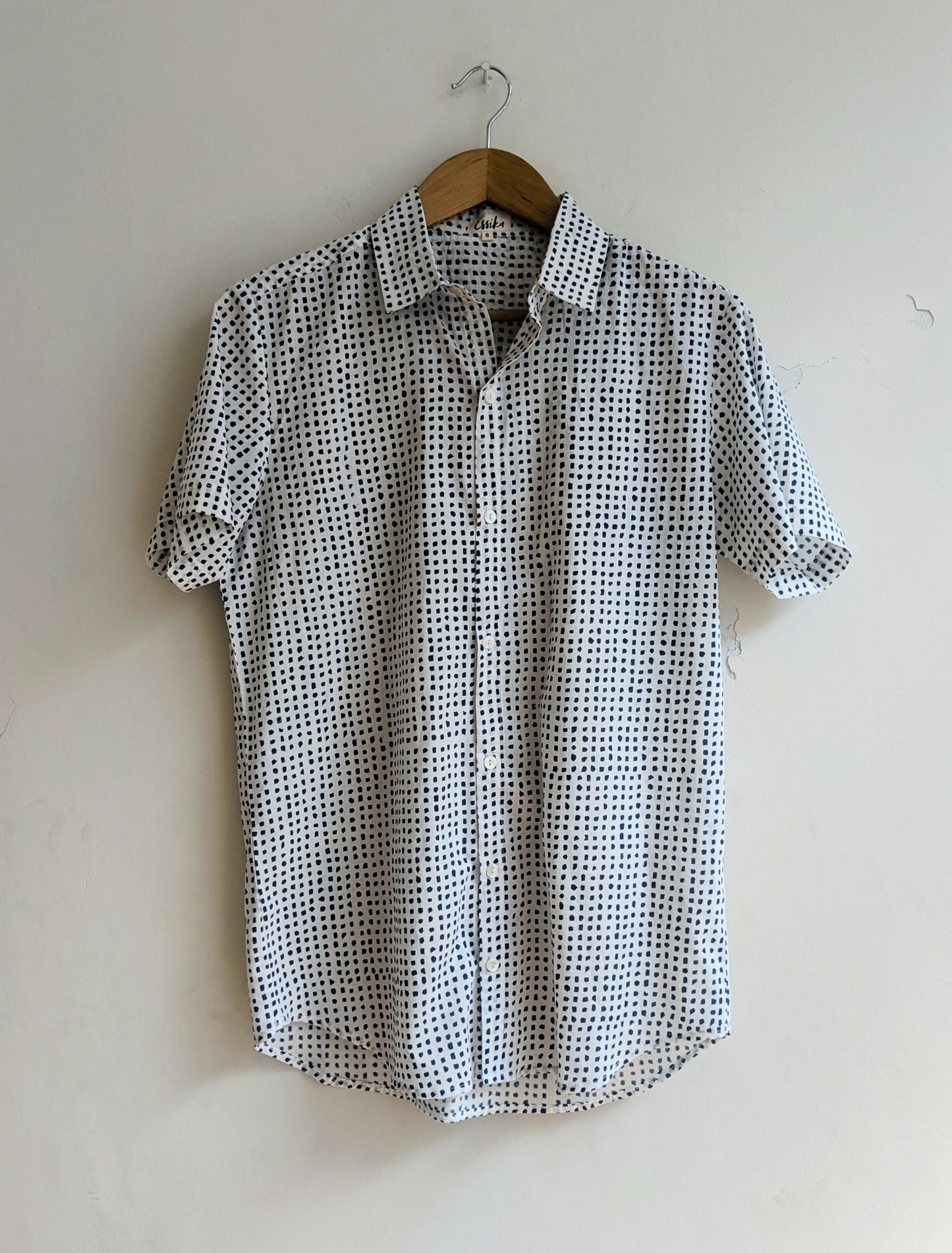 Men's regular shirt  in block print cotton with half sleeves in indigo  - Front image