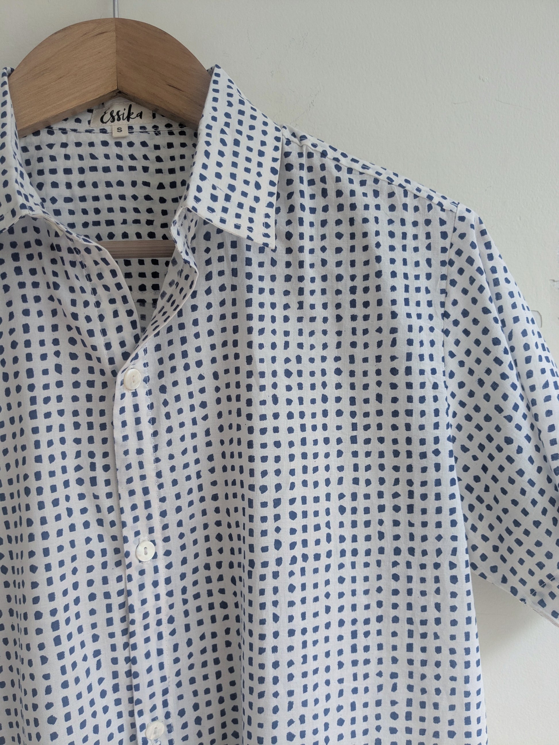 Men's regular shirt  in block print cotton with half sleeves in indigo  - Closeup image