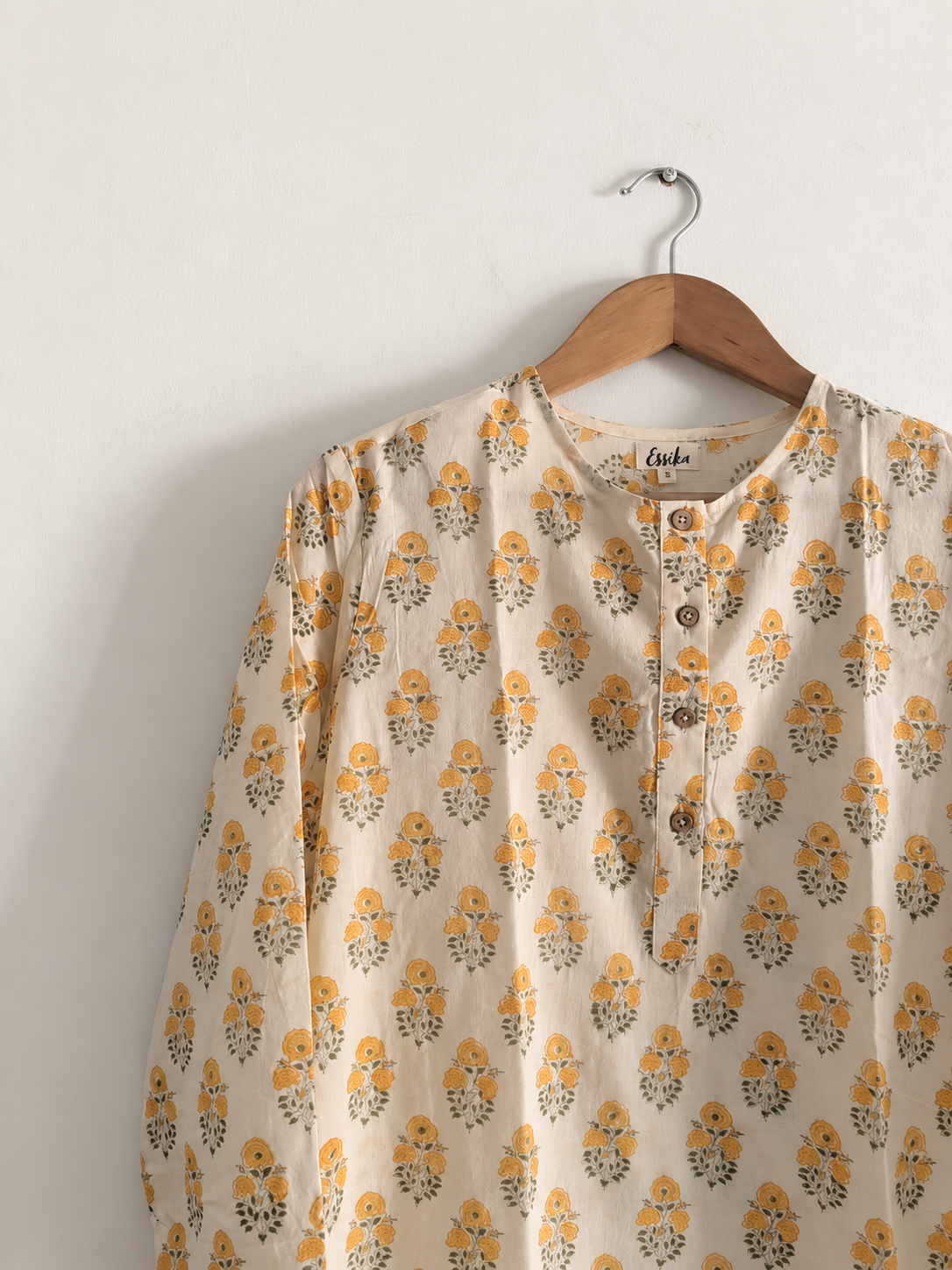 Women's regular block printed kurta in yellow with 3/4 sleeves. Made with 100% cotton -clsoeup image