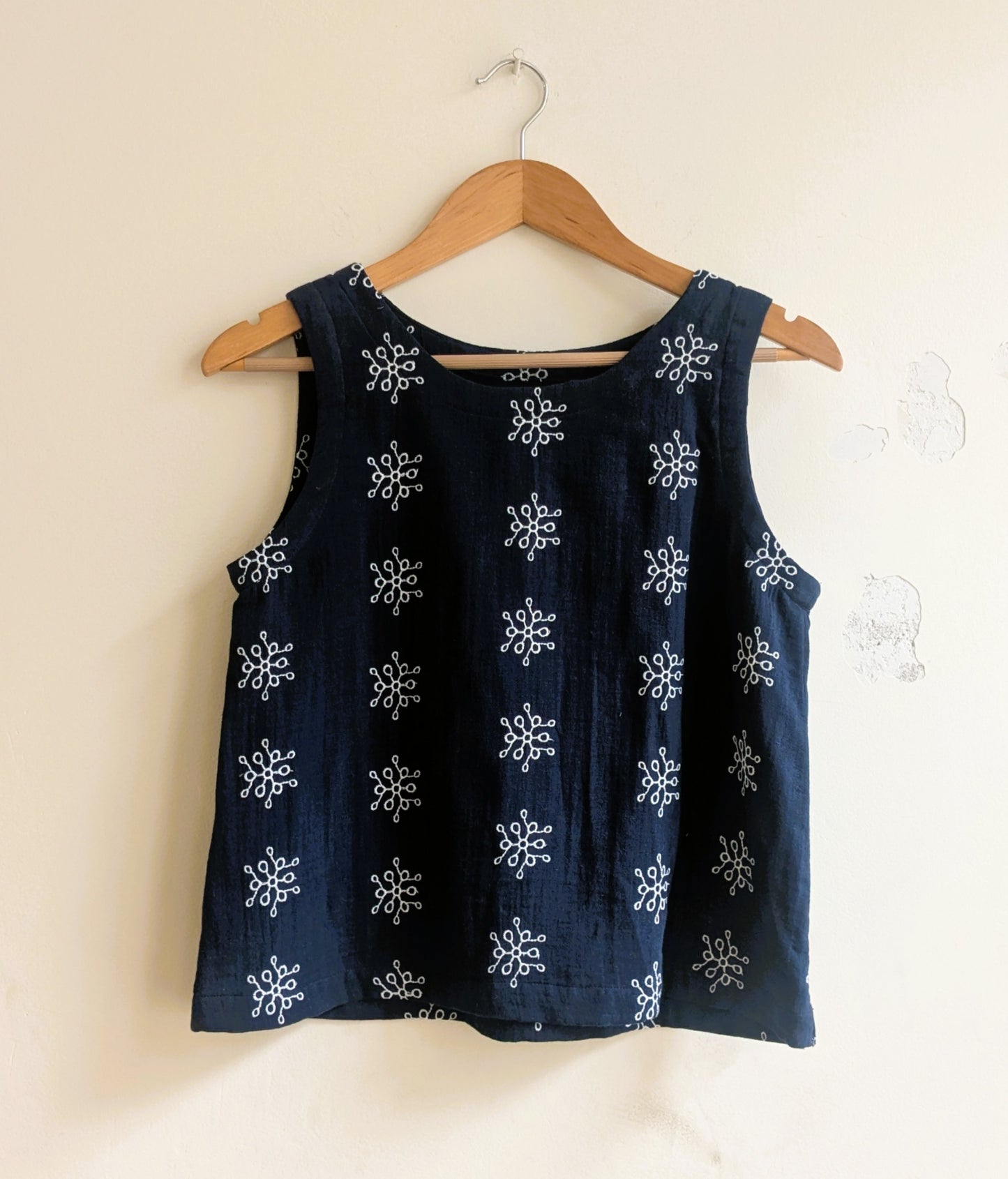 Women's sleeveless cotton top in navy blue - front image