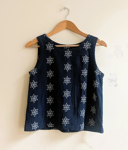 Women's sleeveless cotton top in navy blue - front image