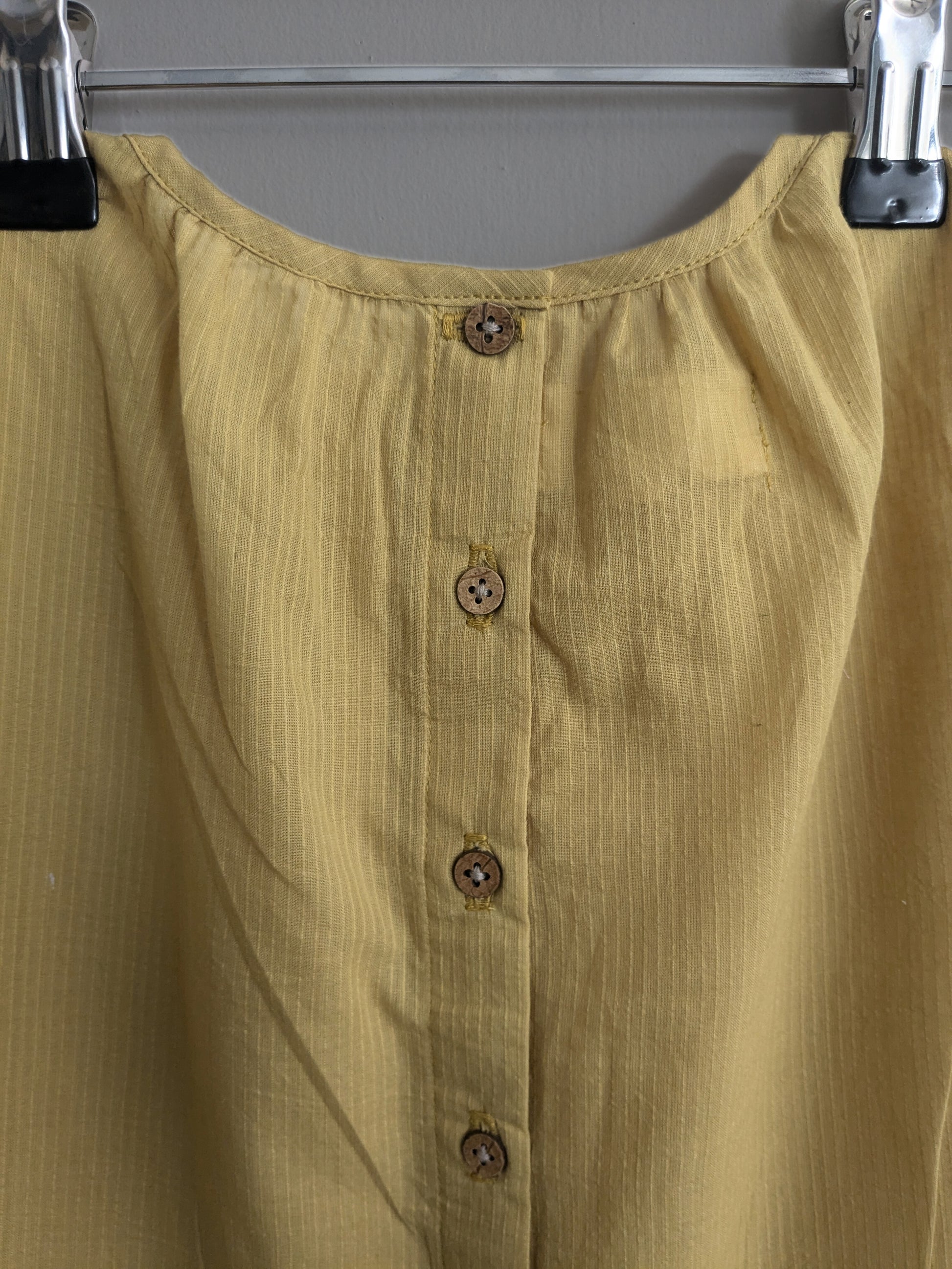 Girls sleeveless, knee length dress in yellow - Closeup image