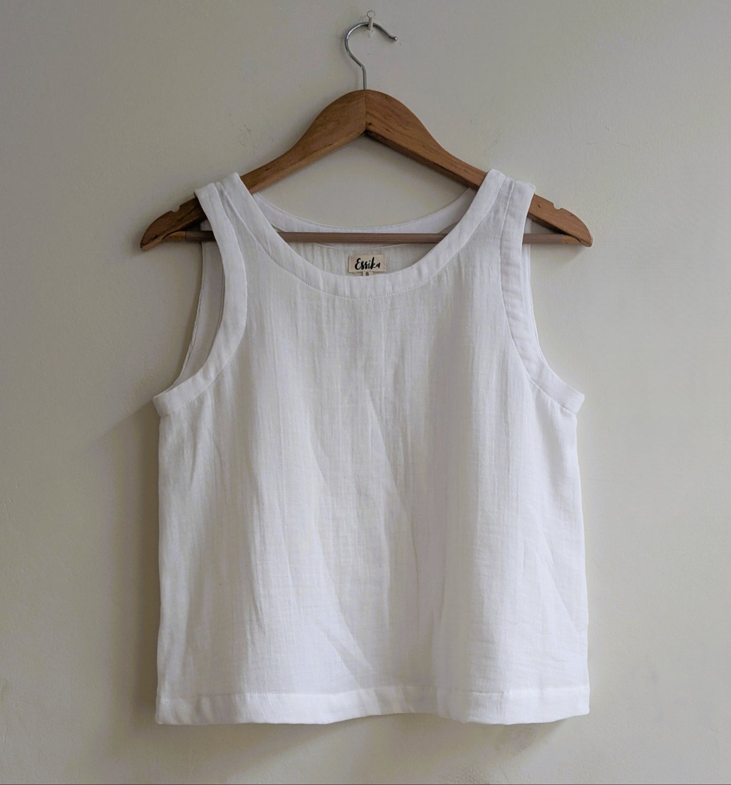 Women's cotton sleeveless top in white - front image