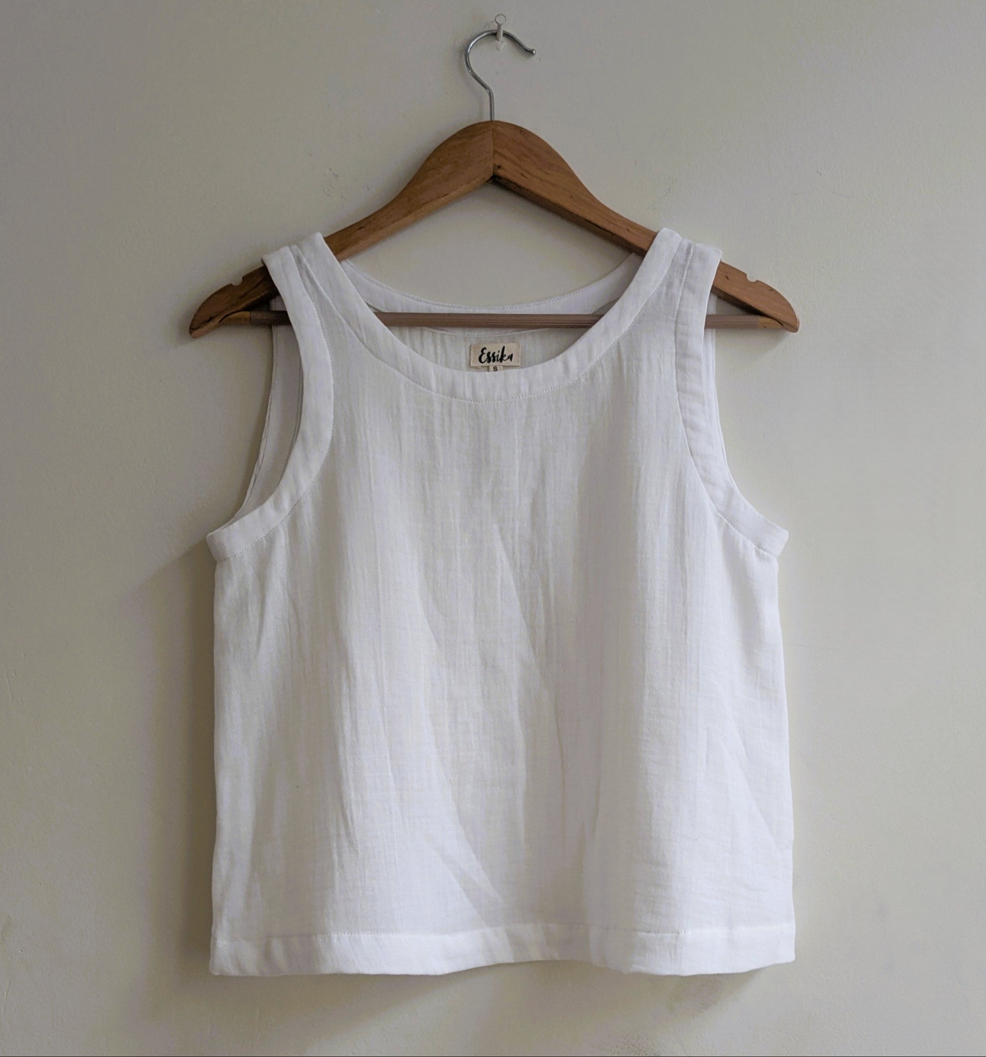 Women's cotton sleeveless top in white - front image