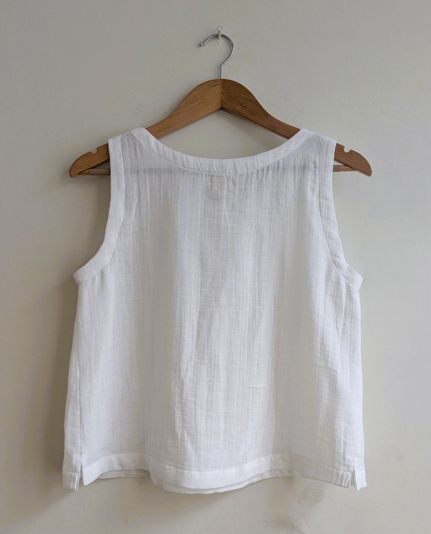 Women's cotton sleeveless top in white - back image