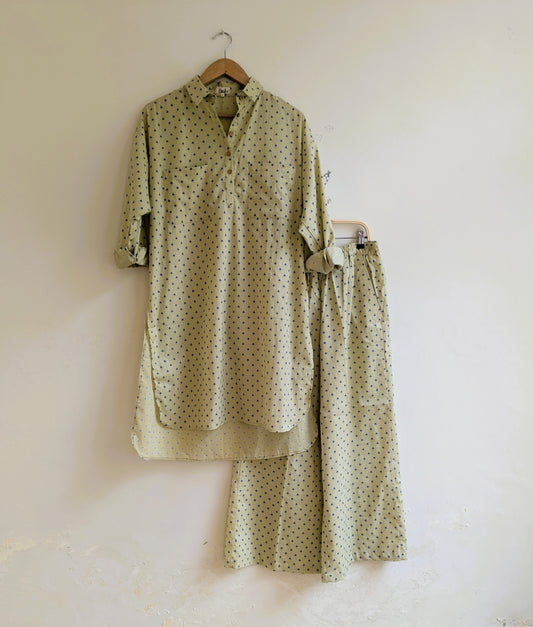 Women's block printed oversized kurta in full sleeves with wide legged pants - kurta set - front image