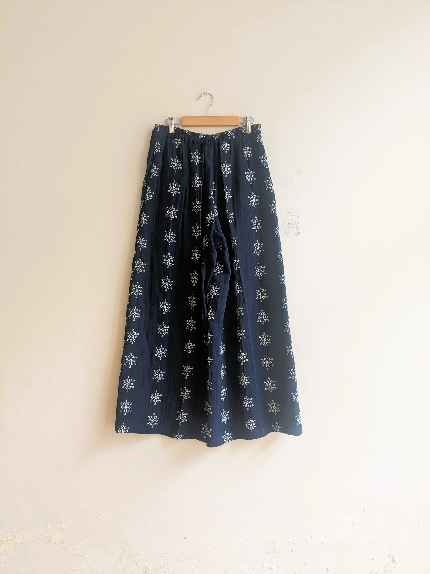 Women's wide leg long pants with side two pockets in navy blue - front  image