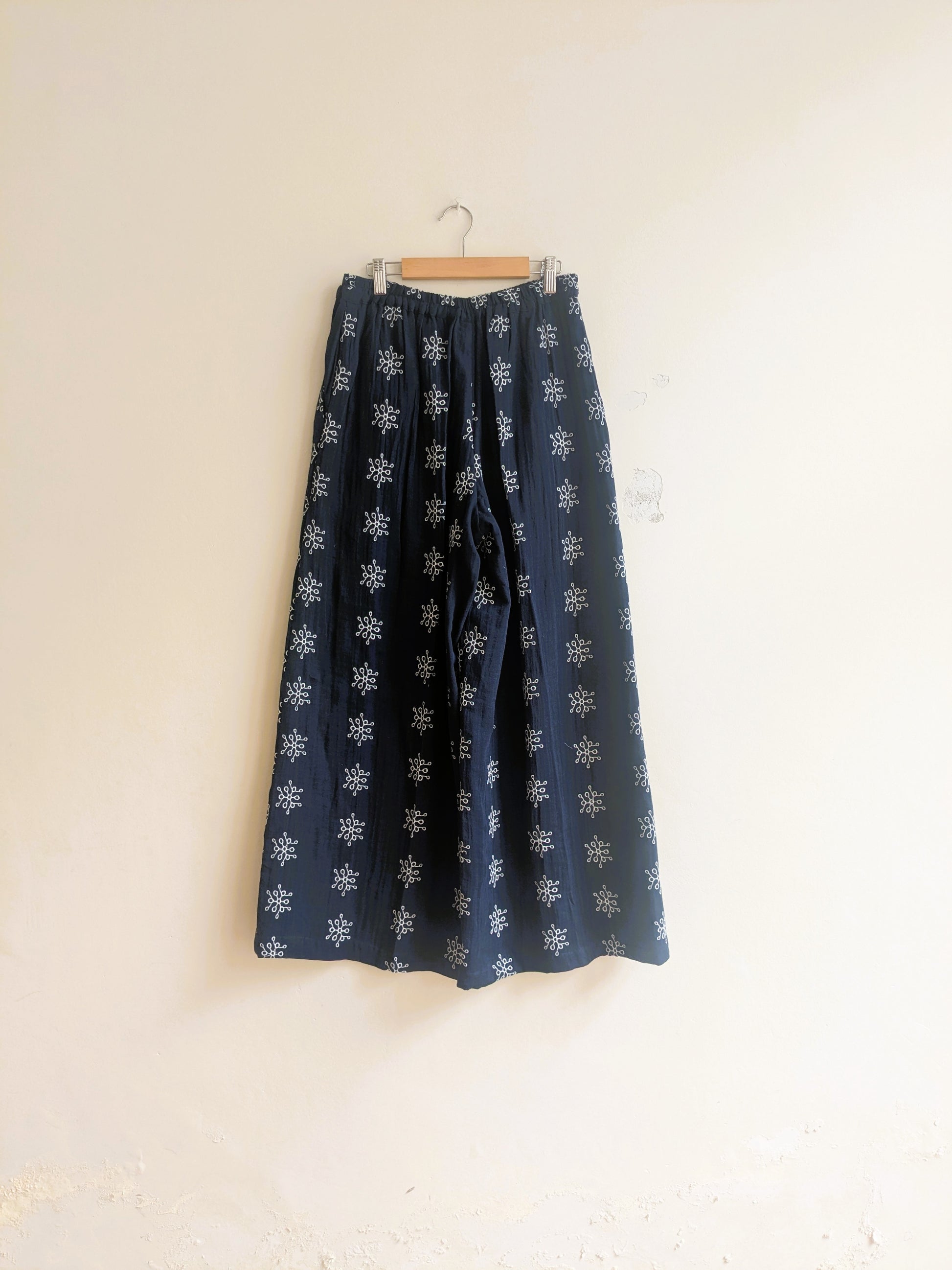 Women's wide leg long pants with side two pockets in navy blue - front  image