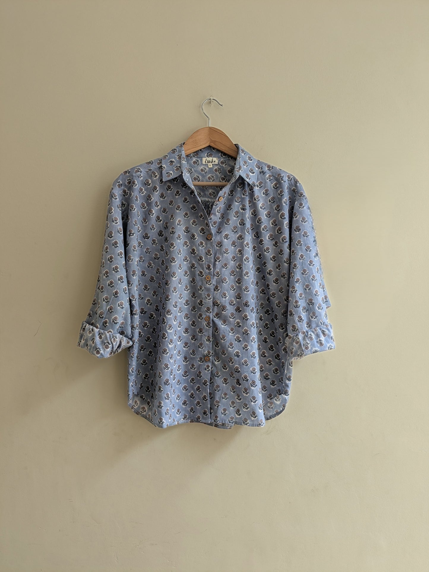 Women's cotton oversized shirt with full sleeves in cotton, blue colour - front image