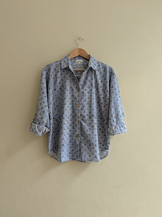 Women's cotton oversized shirt with full sleeves in cotton, blue colour - front image