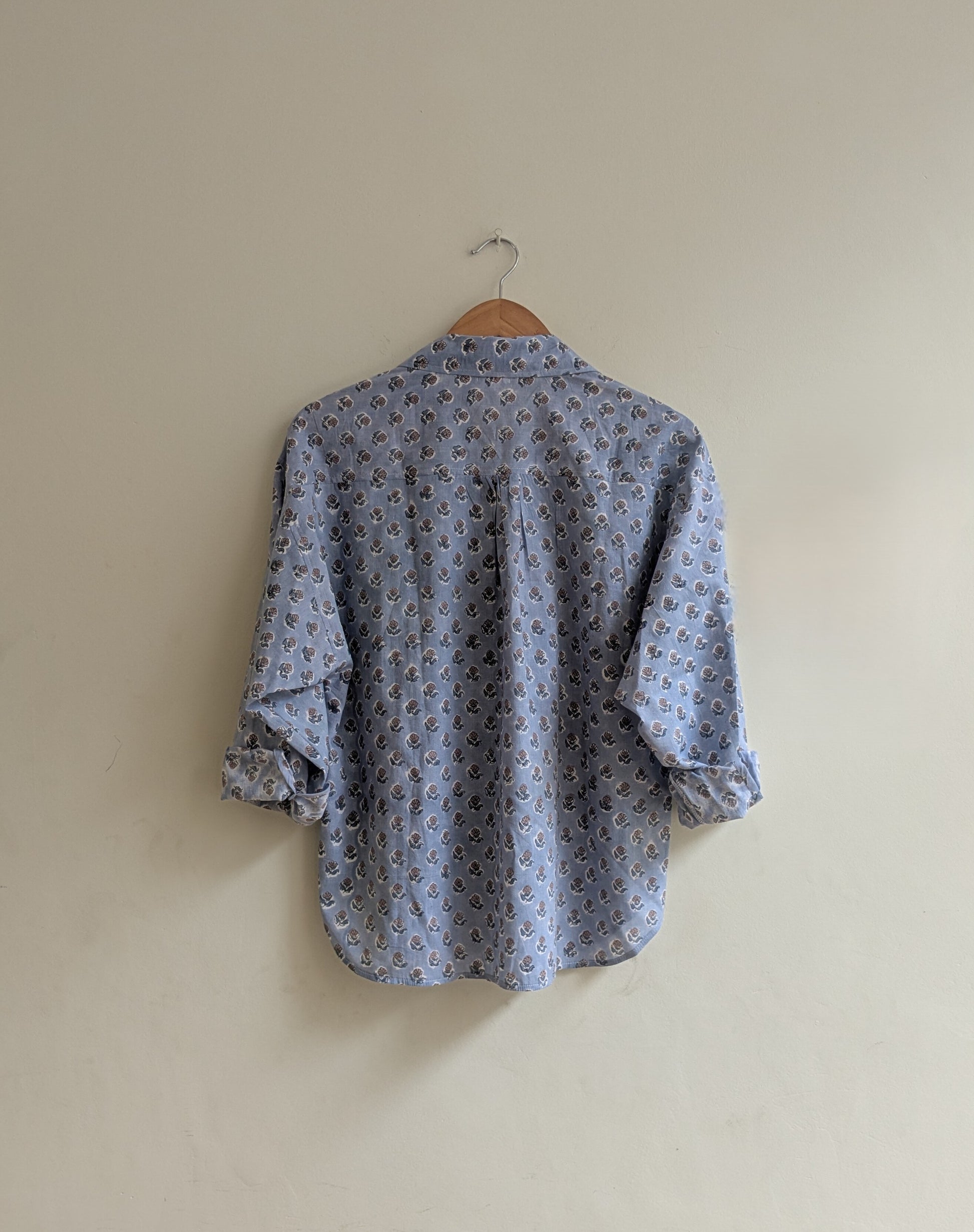 Women's cotton oversized shirt with full sleeves in cotton, blue colour - back image