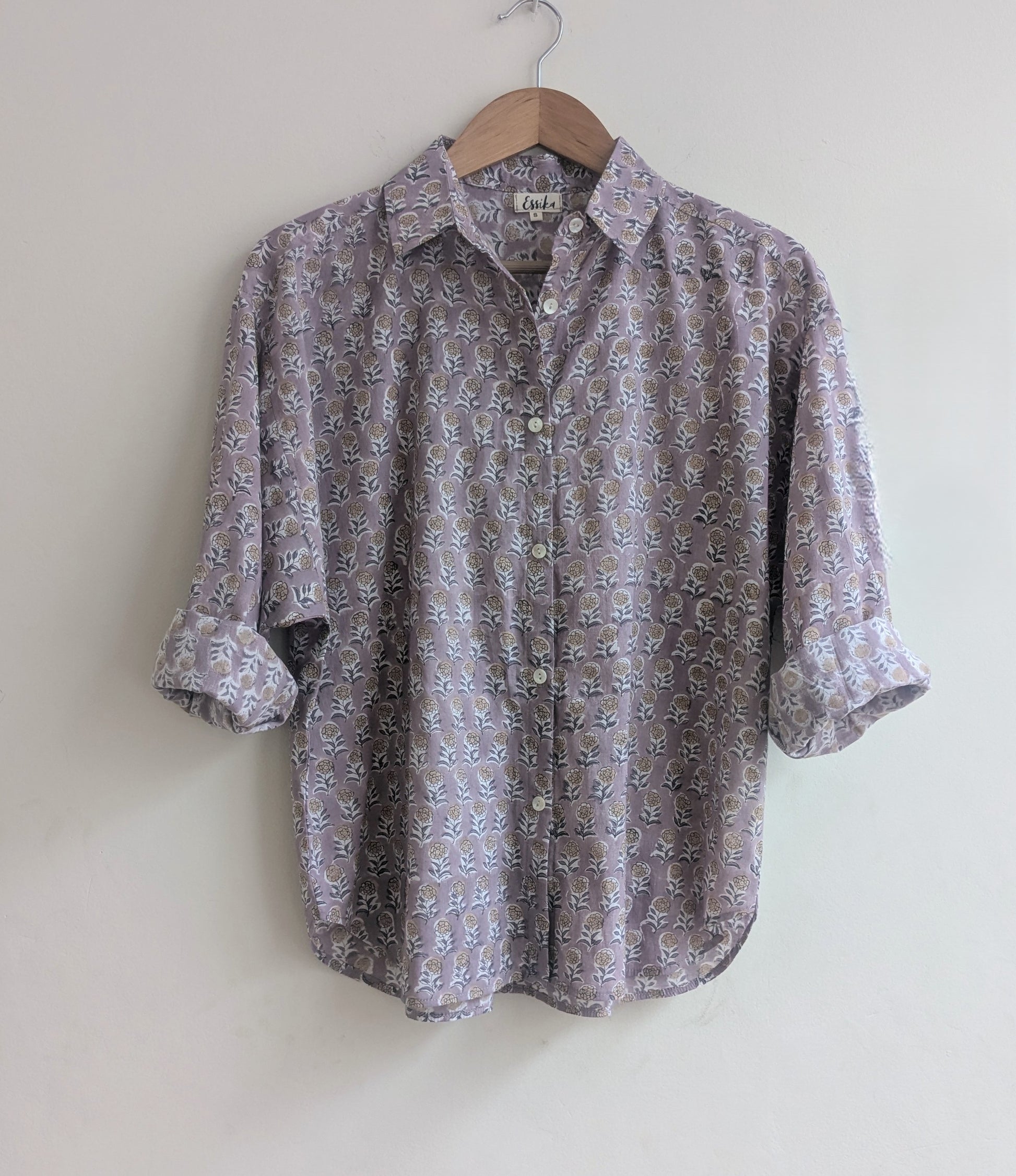 Women's oversized shirt in cotton with full sleeves in dusty rose floral print - front image