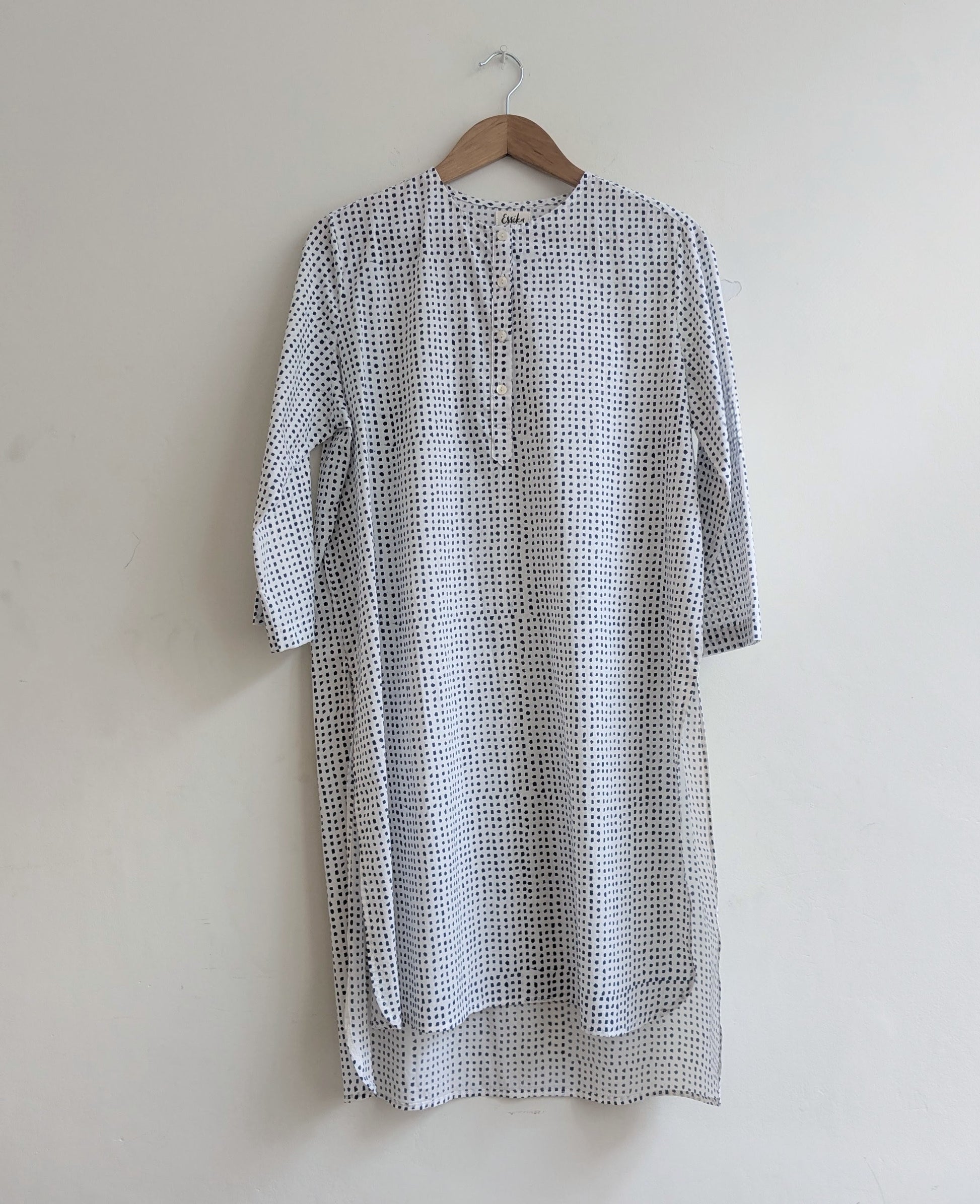 Women's regular kurta, cotton block print with 3/4th sleeves in indigo and white - Front image