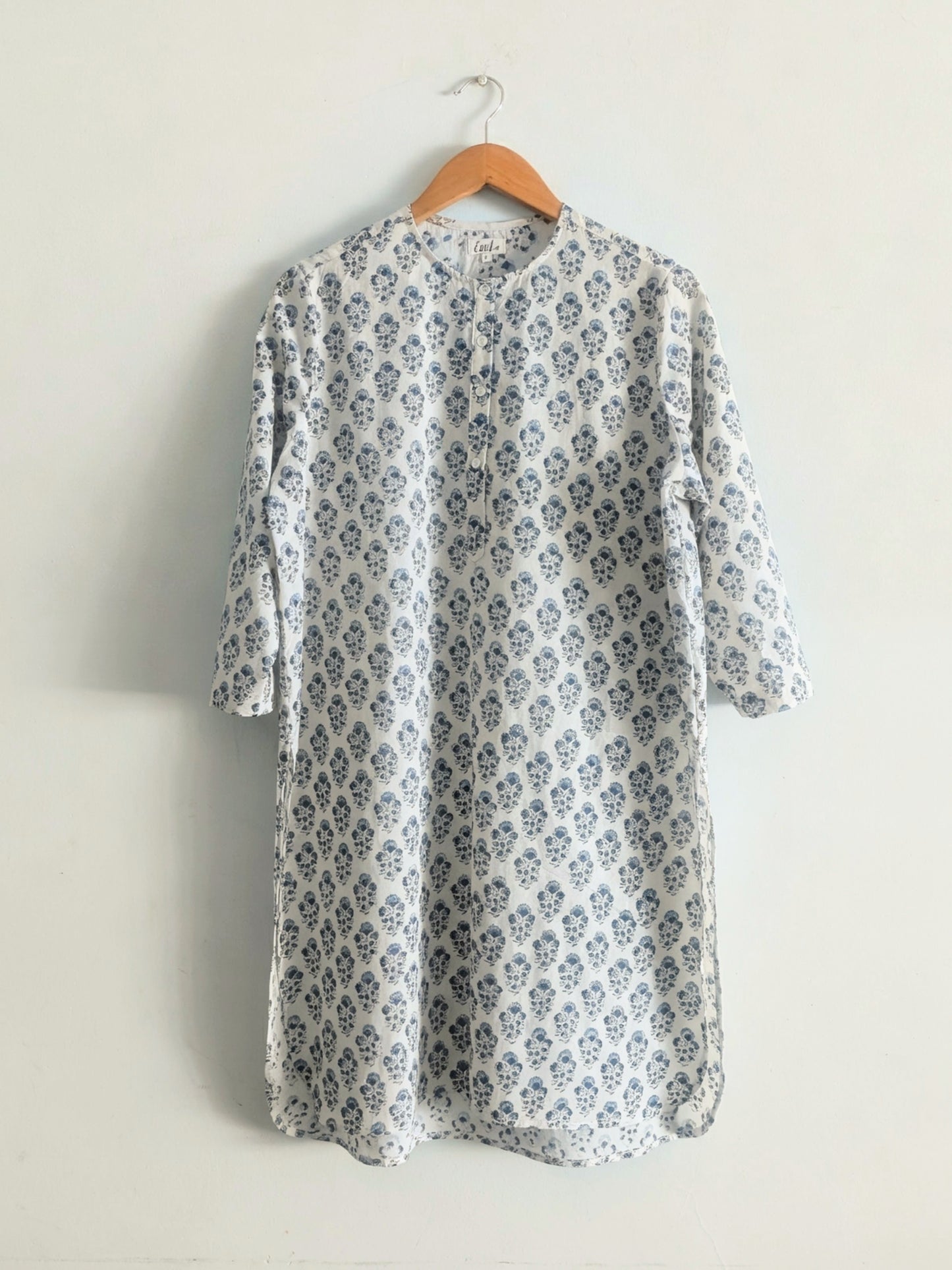 Women's regular kurta in blue & white cotton block print with 3/4 sleeves - front image