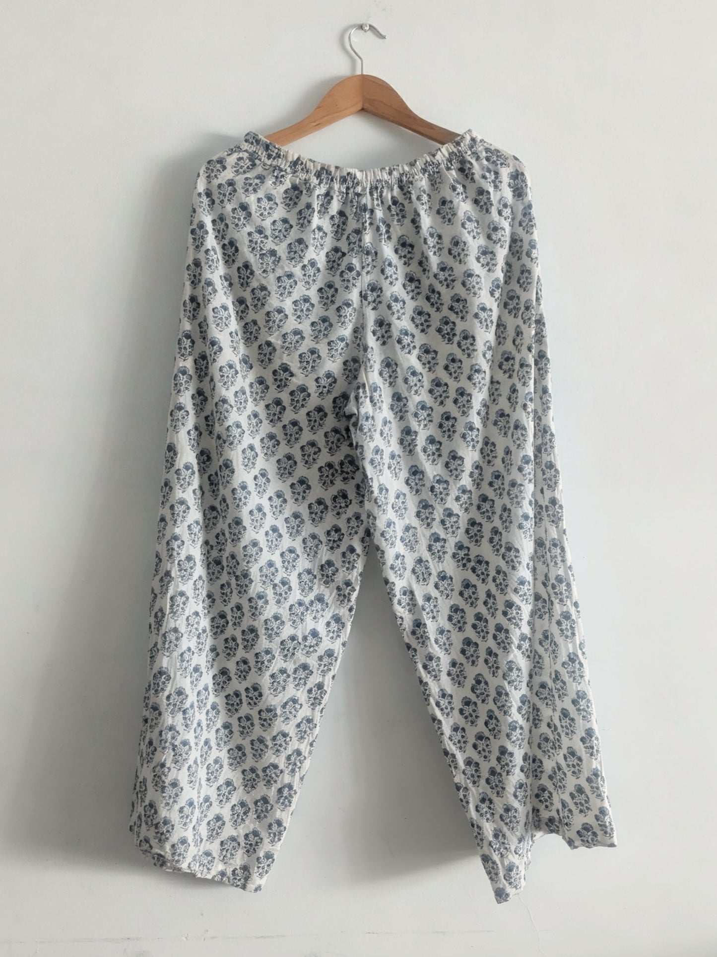 Women's wide leg pants in cotton block print - back image