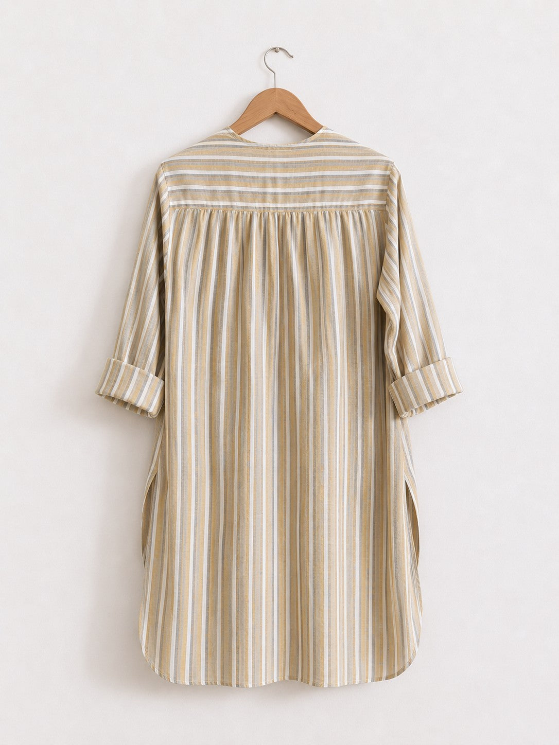 Women's regular kurta in handloom cotton with full sleeves and cuff, round neck - back image