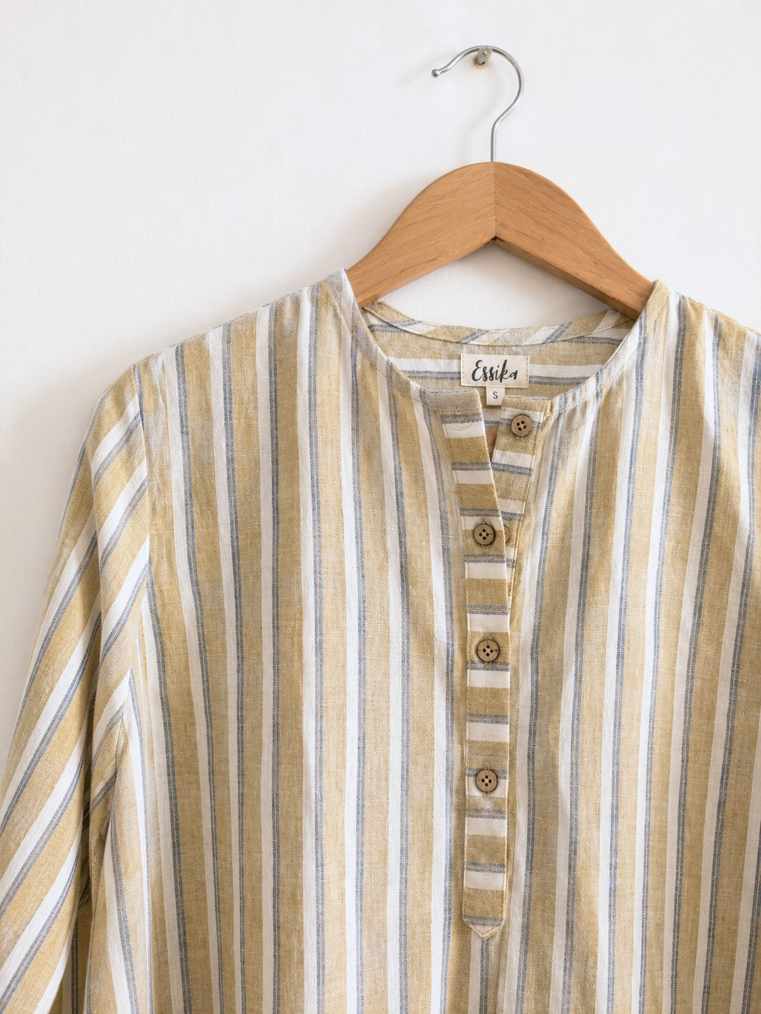 Women's regular kurta in handloom cotton with full sleeves and cuff, round neck - Closeup image