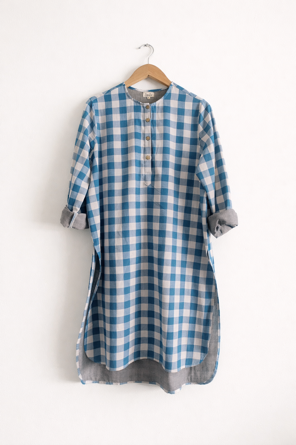 Women’s regular fit blue & white check cotton double cloth kurta with round neck & cuffed sleeves – front image