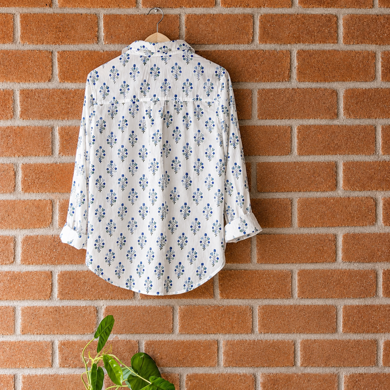 Women's regular fit, cotton full sleeves shirt in teal and indigo floral block print - back image