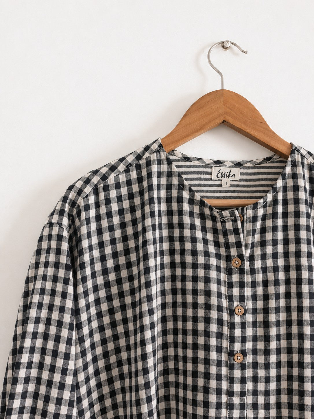 Women's handloom cotton kurta with round neck, full sleeves with cuffs, in black and white checks - closeup image