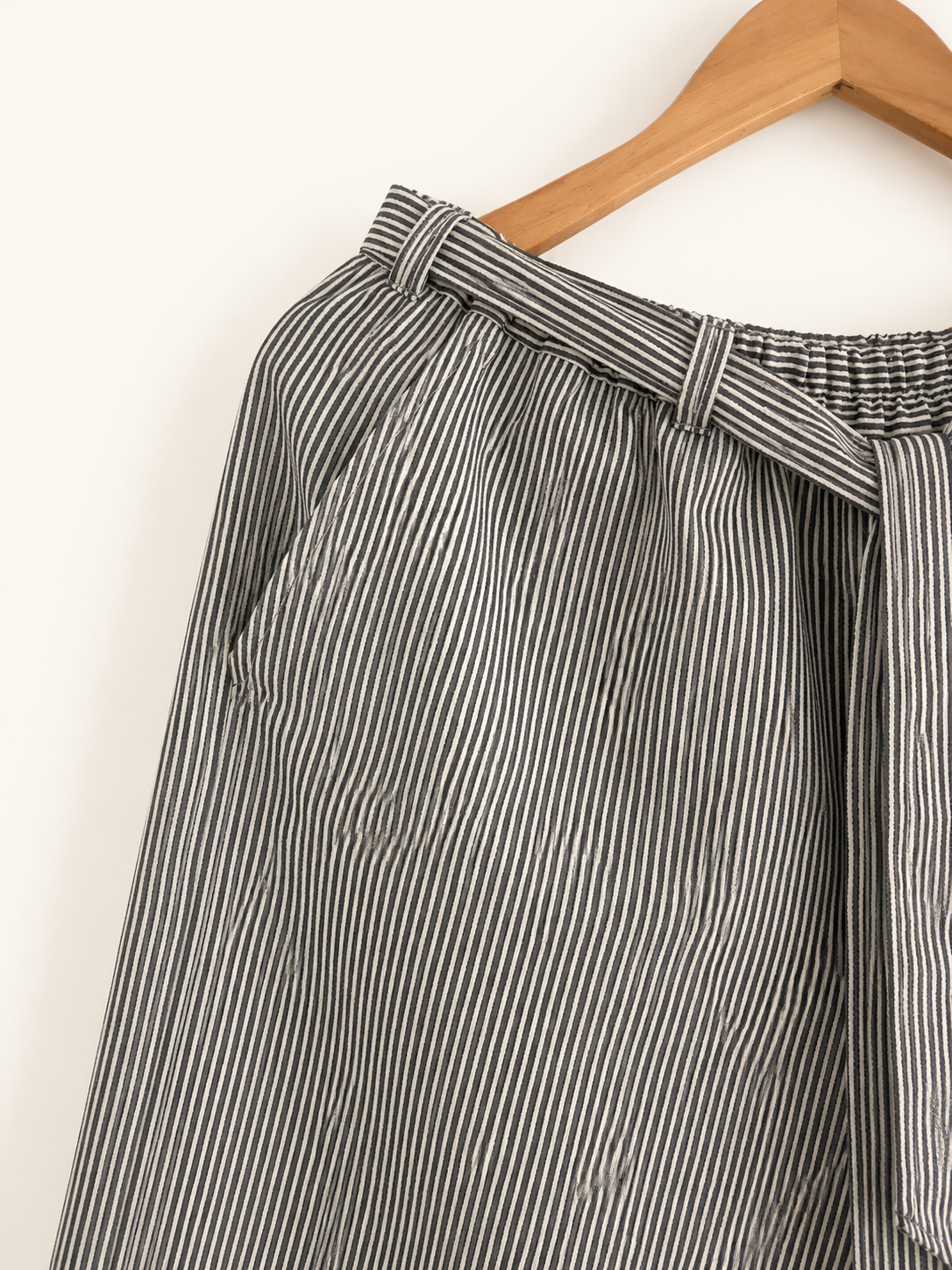 Women's wide legged pants in Cotton Denim -closeup image