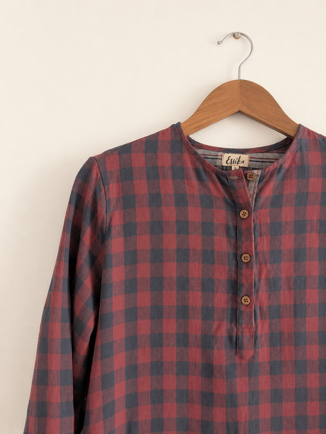 Women's regular cotton kurta in red and green checks with 3/4th sleeves - close up image