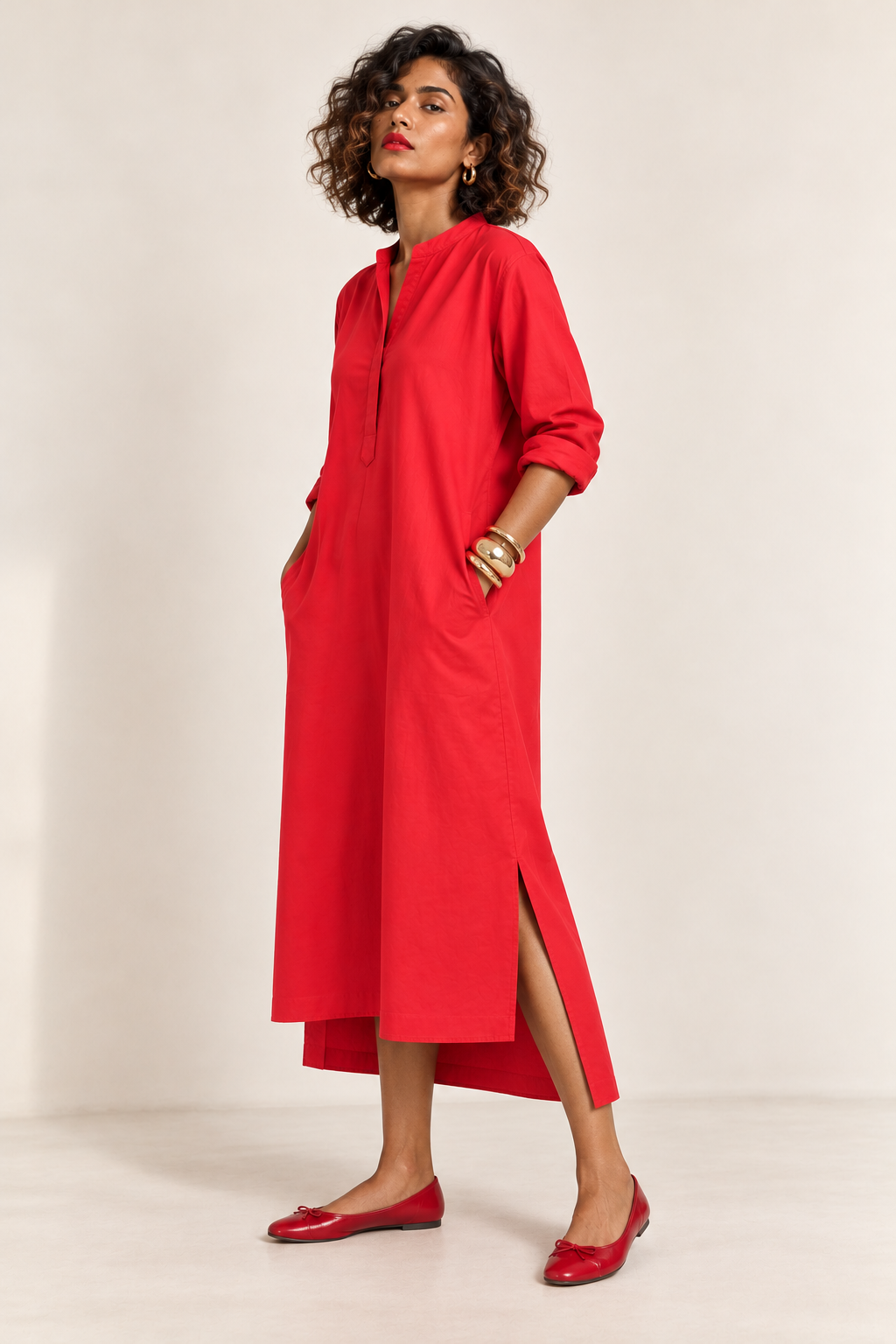 Women's caftan in red with full sleeves and cuff made with cotton poplin - model image
