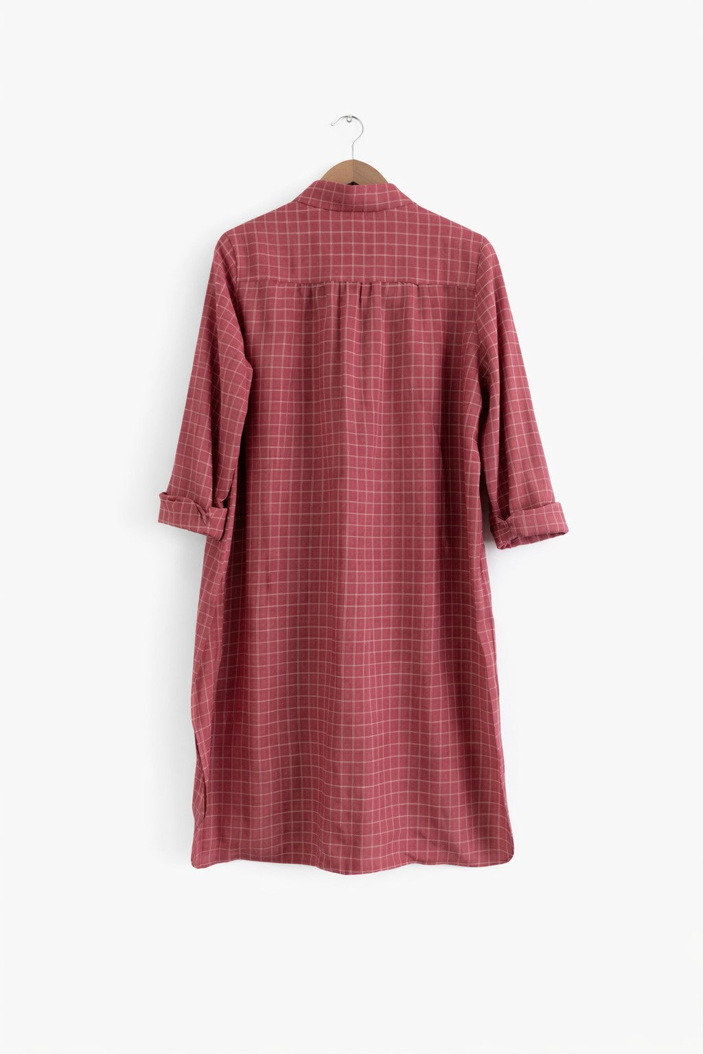 Women's handloom cotton long kurta with collar and cuff in red checks - back image