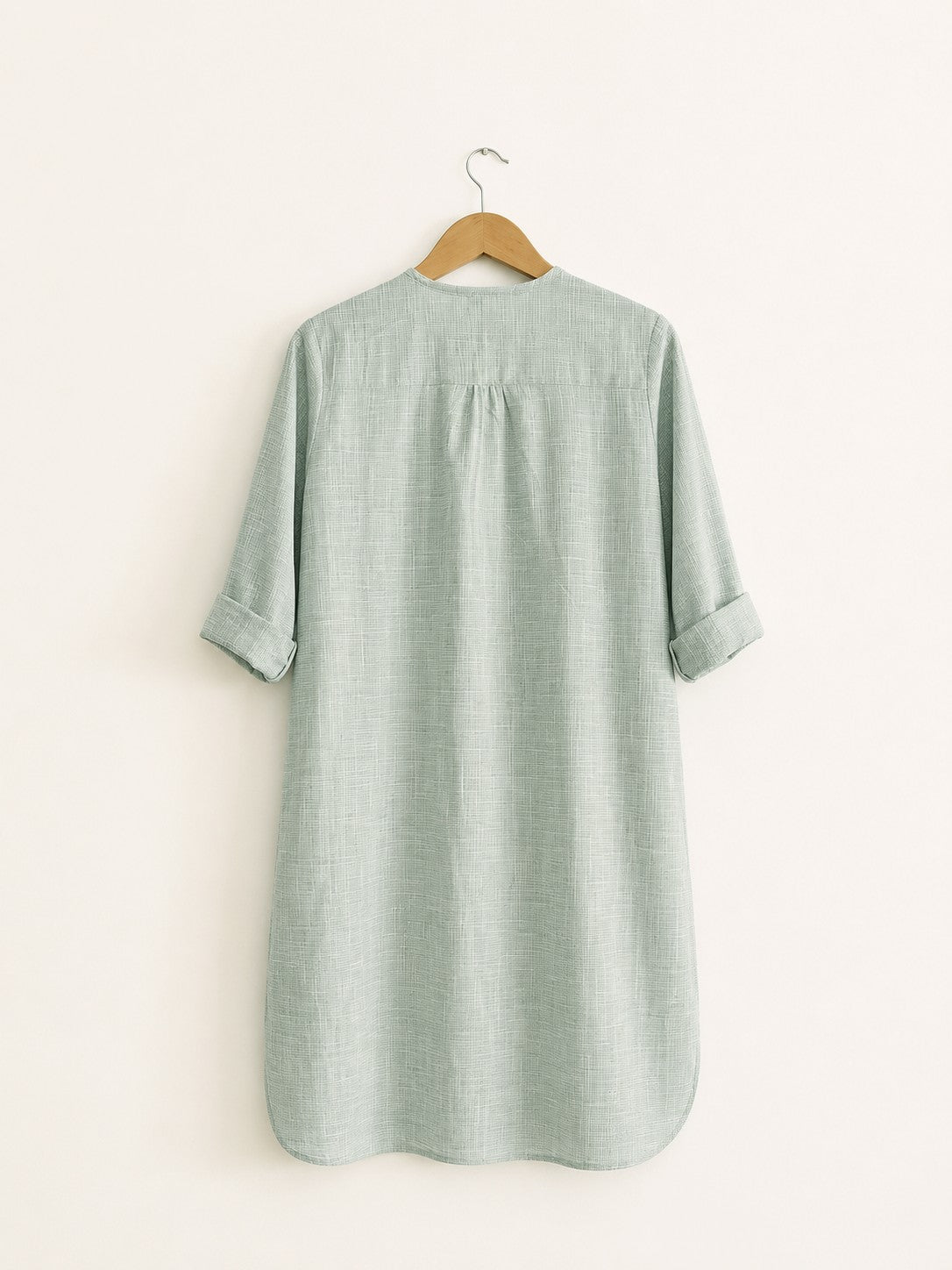 Women's regular cotton kurta in green with round neck and 3/4 sleeves - back image