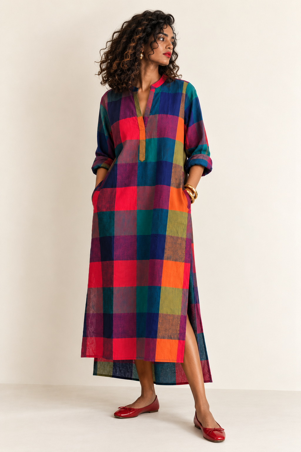 Women's  caftan in v neck, full sleeves and cuffs.  Made with 100% handloom cotton in multicolour checks - Caftan model mage
