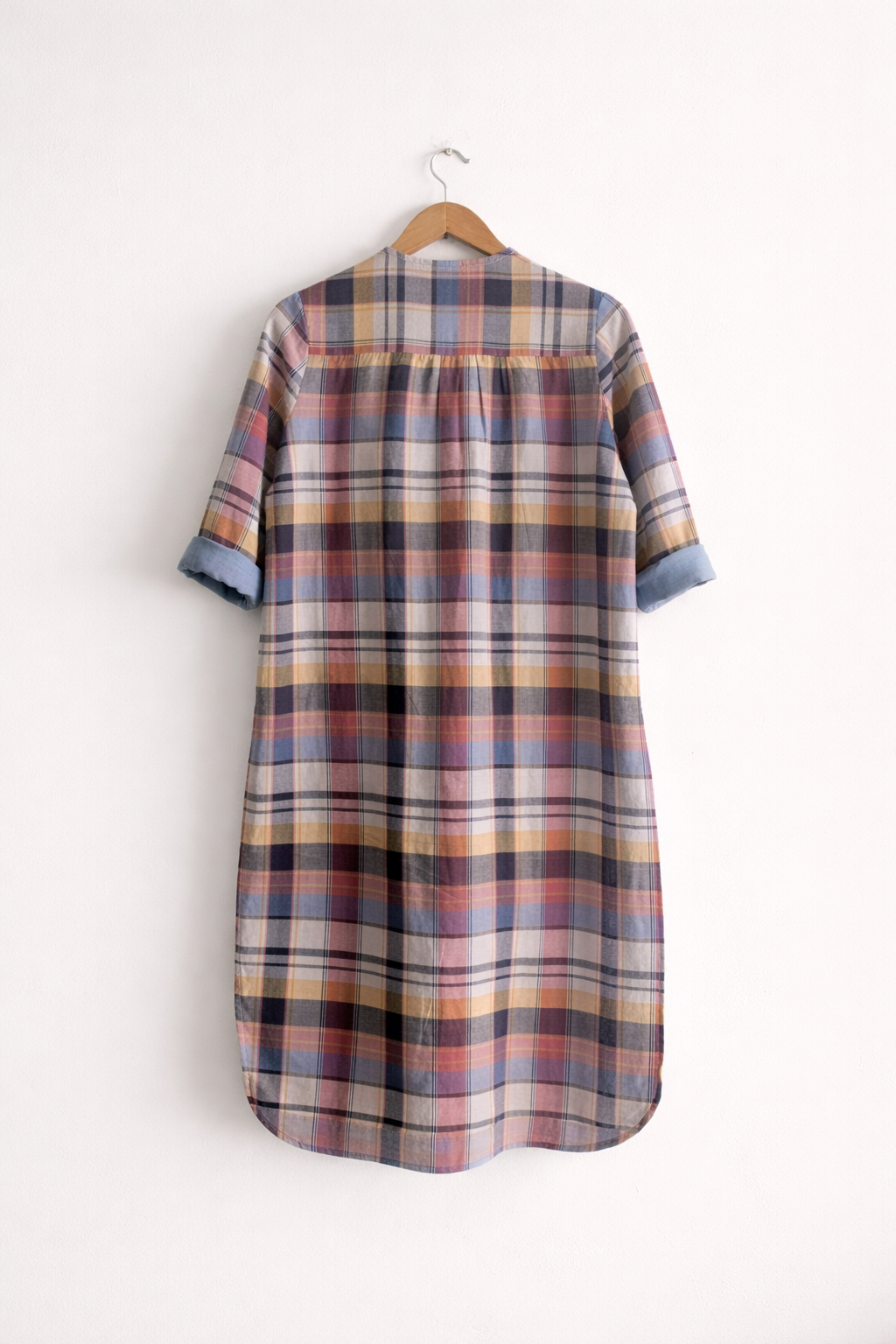 Women's cotton regular kurta with 3/4th sleeves in multicolor - back image