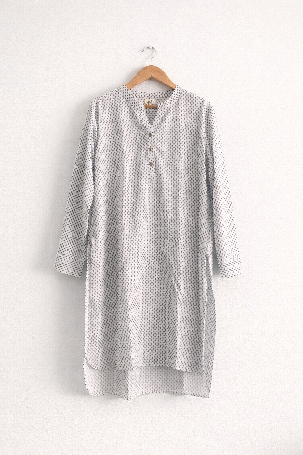 Women's cotton regular kurta with v neck in full sleeves  and cuff in grey and blue block print - front full image