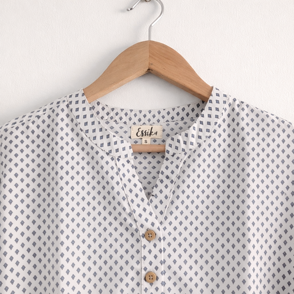 Women's cotton regular kurta with v neck in full sleeves  and cuff in grey and blue block print - close up image