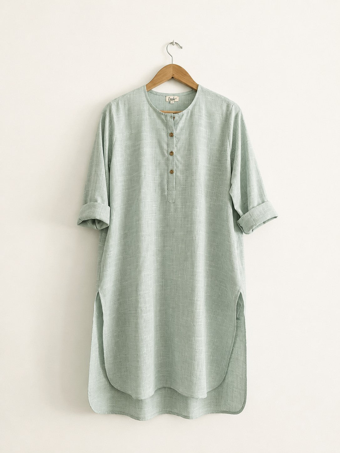 Women's regular cotton kurta in green with round neck and 3/4 sleeves - front image