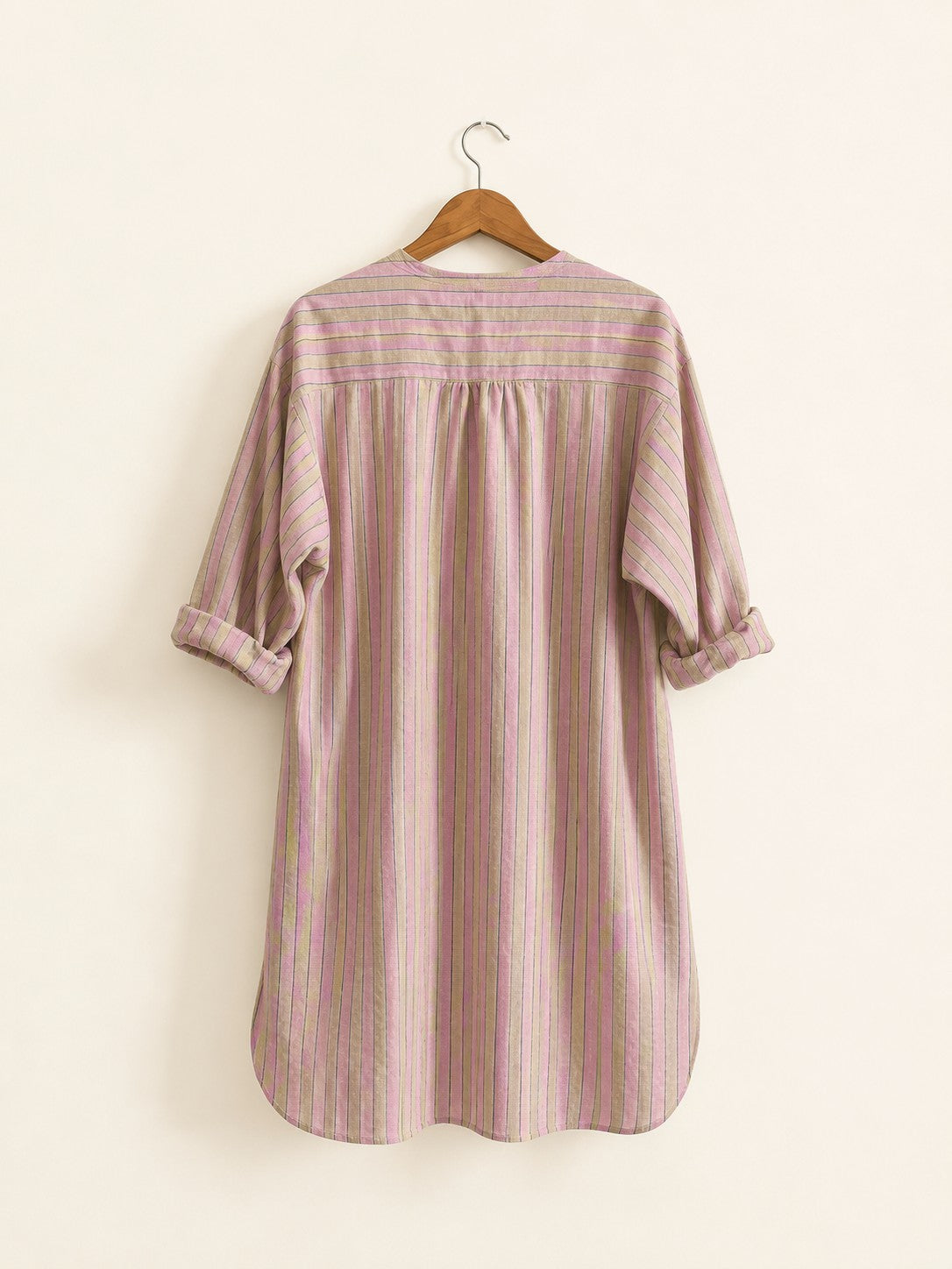 Women's handloom cotton kurta with round neck, full sleeves with cuffs, in pink stripes - back image