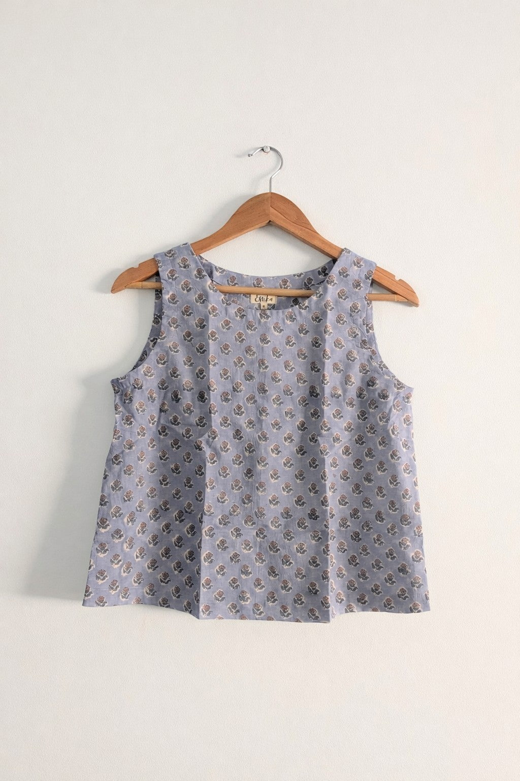 Women's sleeveless top in cotton block print in blue - front image