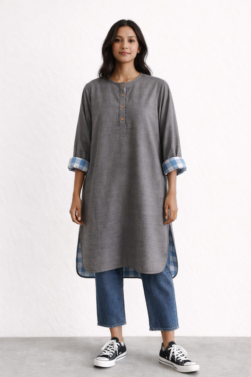 Women’s regular fit grey cotton double cloth kurta with round neck & cuffed sleeves – Model image,  front view