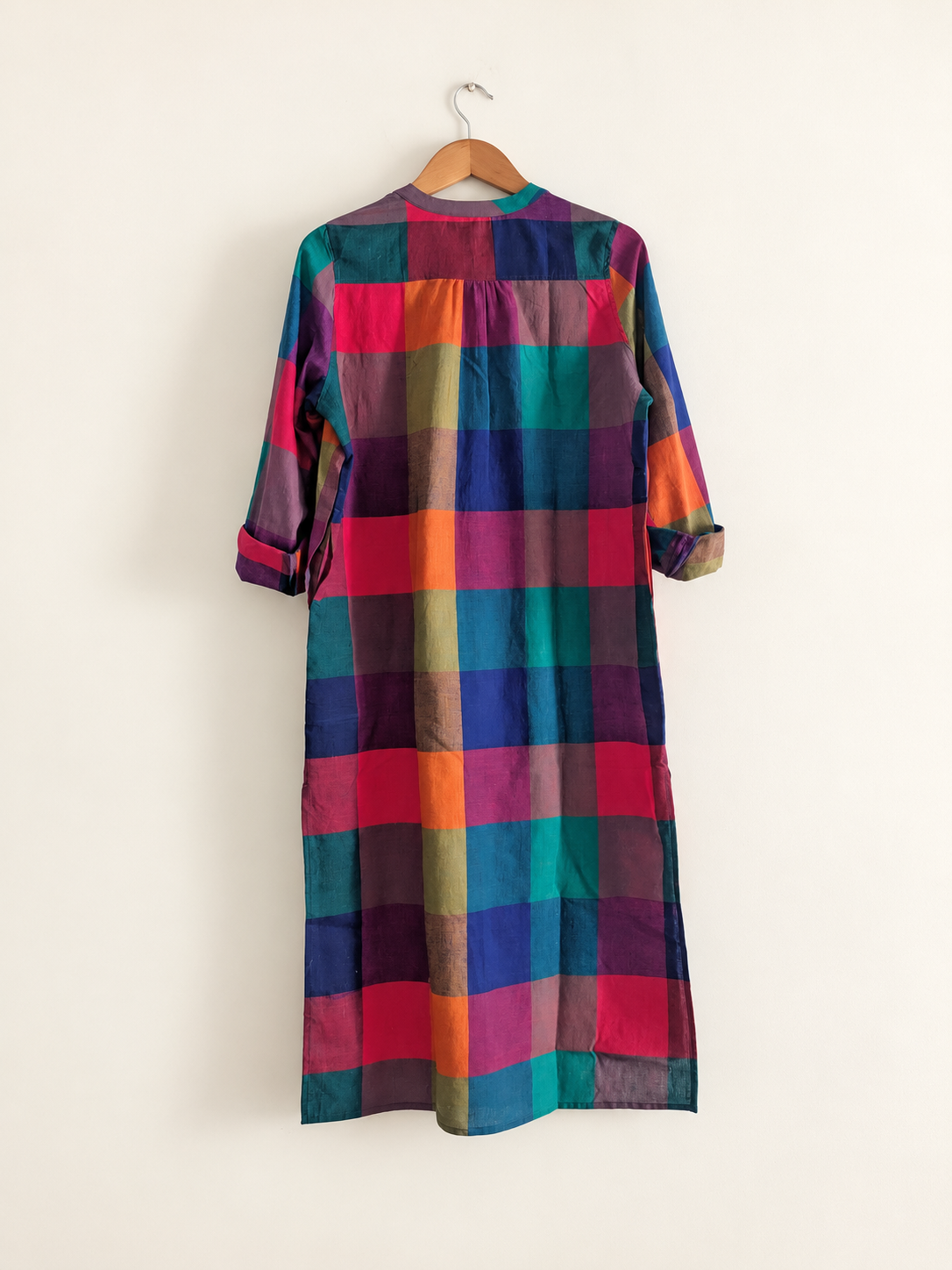 Women's  caftan in v neck, full sleeves and cuffs.  Made with 100% handloom cotton in multicolour checks - back image