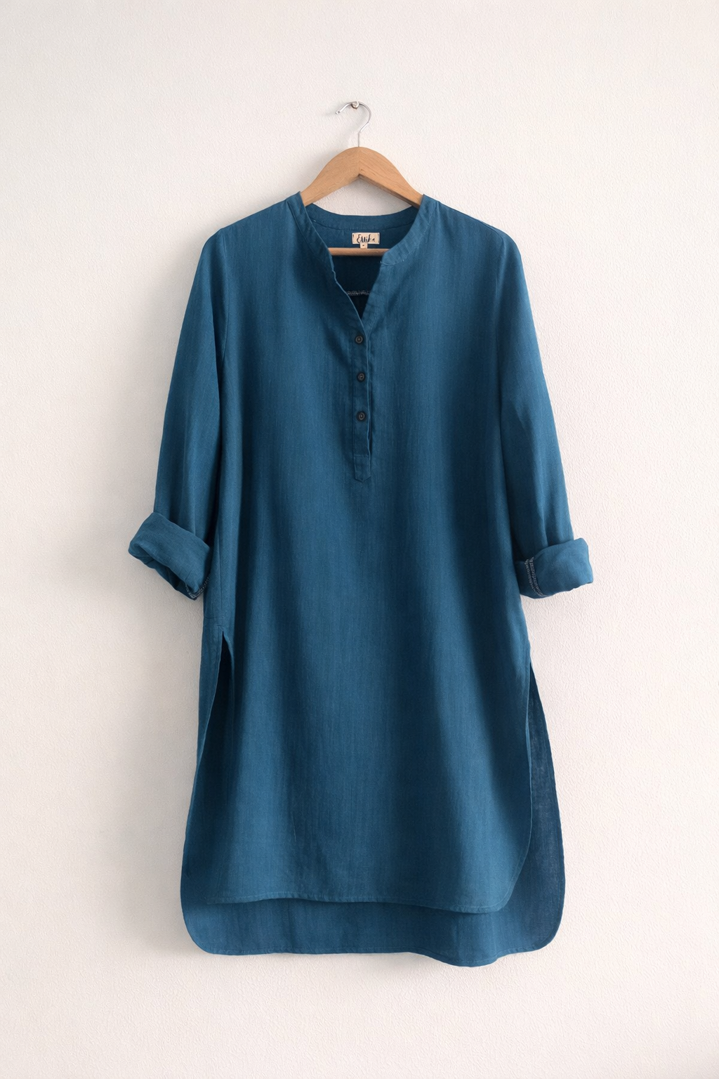 Women’s regular-fit cotton gauze kurta with V-neck and full sleeves with cuffs in teal colour - front image