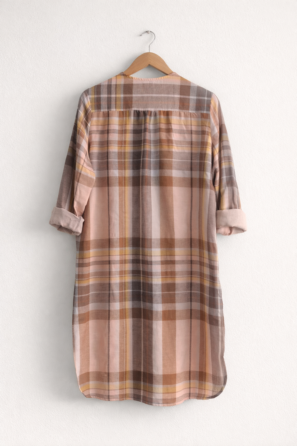 Women's regular  cotton kurta with long sleeves and round next in brown checks -back image