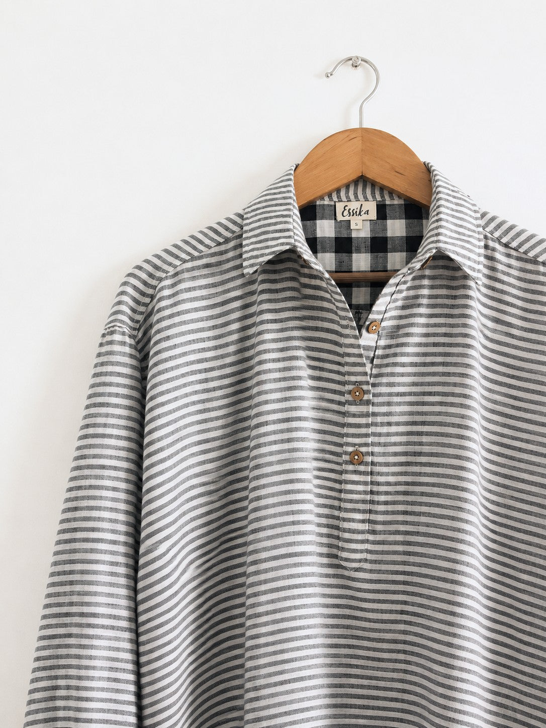 Women's cotton kurta with full sleeves and cuffs and collar in black stripes - closeup image