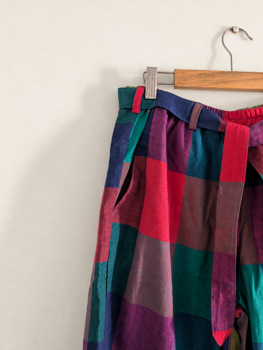 Women’s ankle-length wide-leg pants made from handloom cotton in multicolour checks, paired with a separate matching belt - closeup image